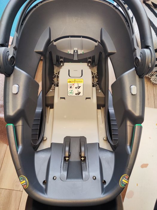 Maxi-Cosi Coral + FamilyFix3 ISOFIX + адаптери за количка – ADAC 1,6