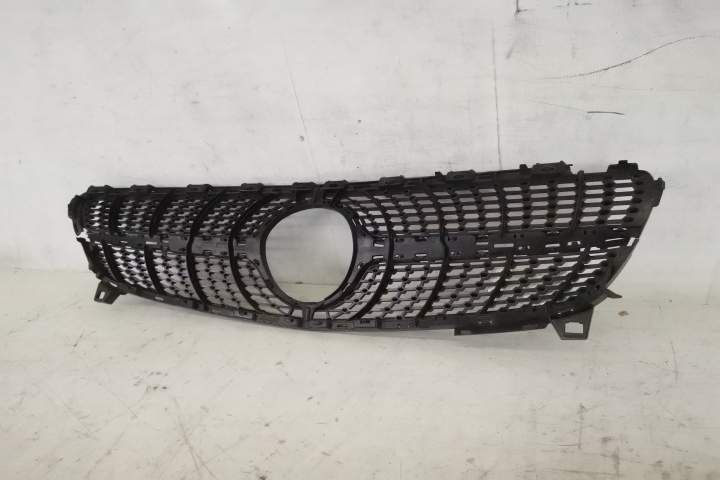 Оригинална централна решетка Мерцедес-Бенц / Mercedes-Benz A-Class W17