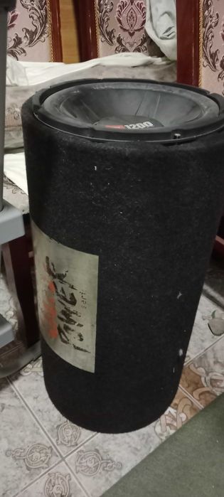 Сабвуфер ,JBL 1200 вт. Рабочий.