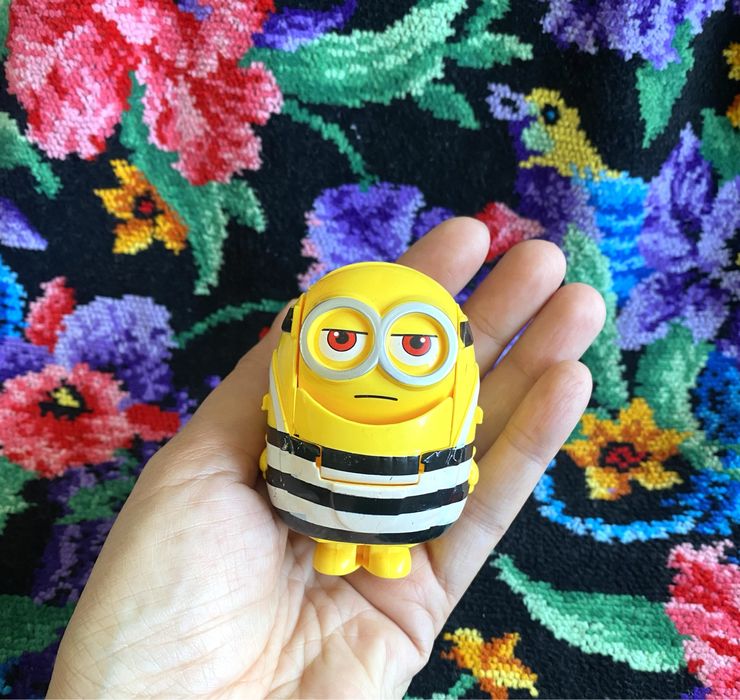 Миньоны  фигурки  Макдональдс