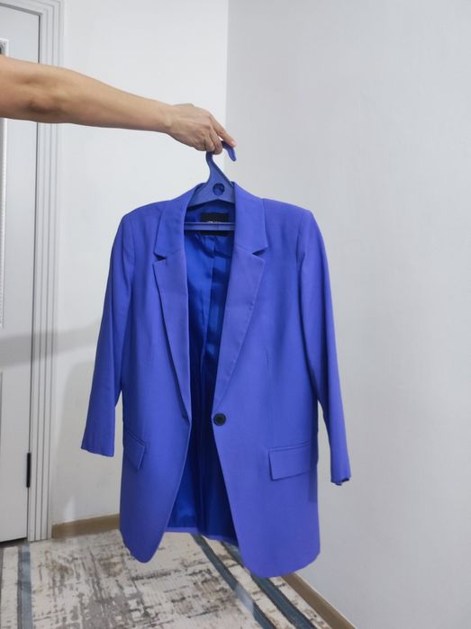 Пальто, Кастюмдер сатылады.