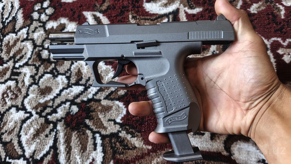Pistolet.  Airsoft gun C23A 6mm