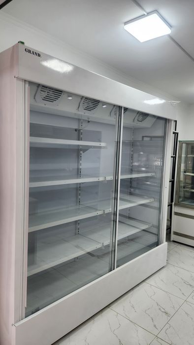 Продам витрину шкаф