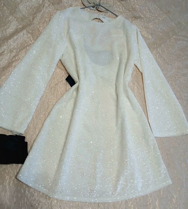 Ефектна рокля с пайети