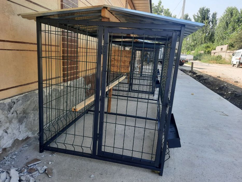 Parrandalar va kuchuklar uchun kataklar.