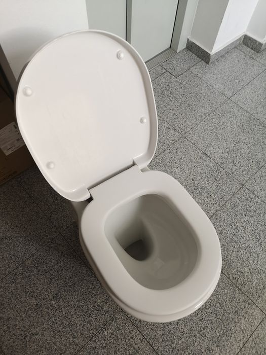WC Ideal Standard cu capac, stare foarte bună, fără defecte