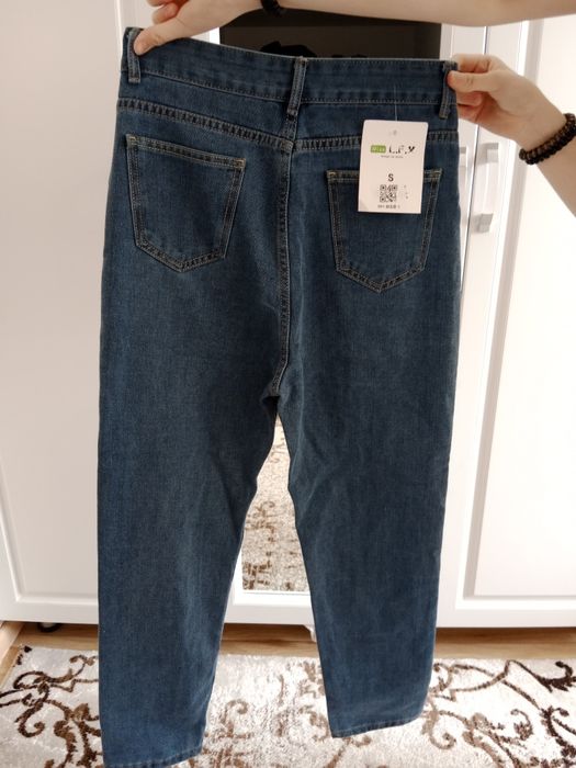 Продам подростковые джинсы на девочку