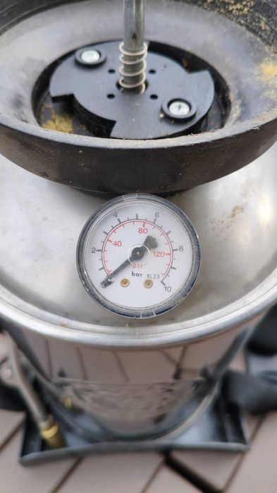 Pompa inox stropit copacii