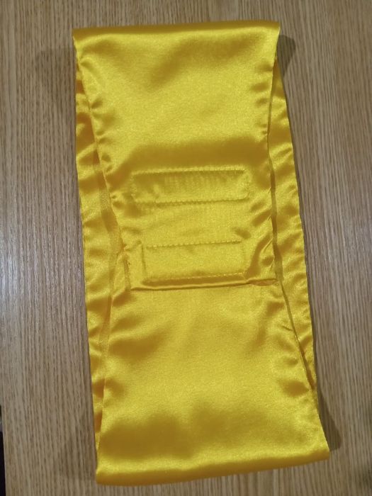 Пояс и бабочка жёлтая