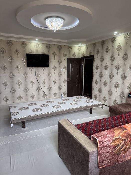 Срочно продается 2 х комнатная квартира М.Риёзий ориентир Ретро кафе