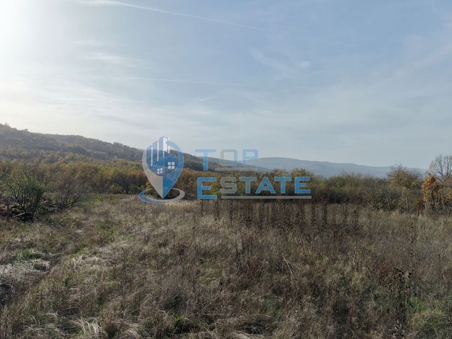 Панорамен парцел в регулация в село Равново, община Златарица