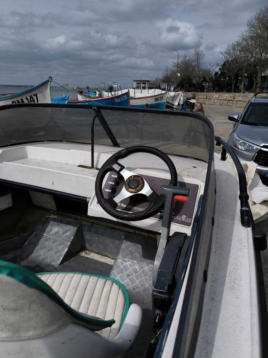 Лодка Rio 450, двигател Yamaha 30 (496 см3)