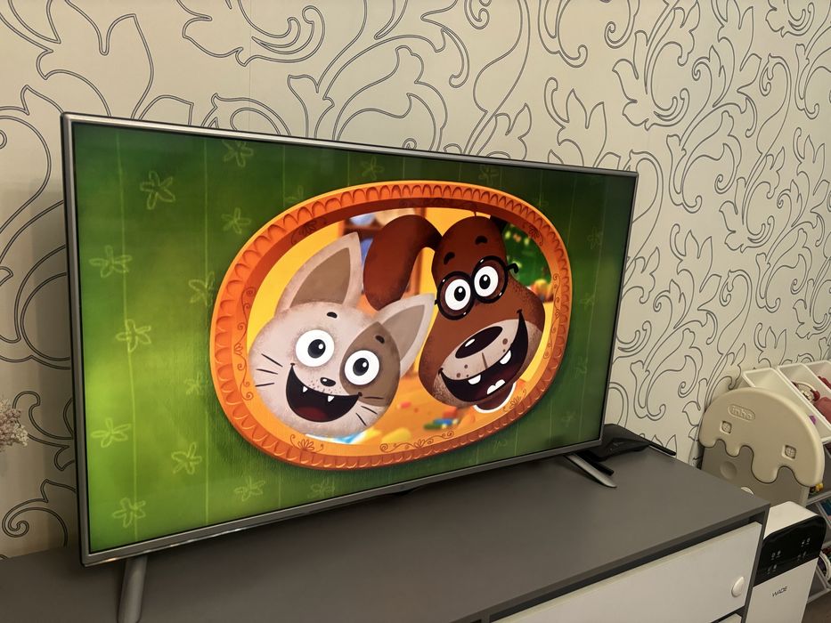 Телевизор LG.