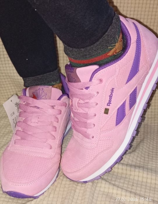 Кроссовки женские. Производство Вьетнам фабрика.