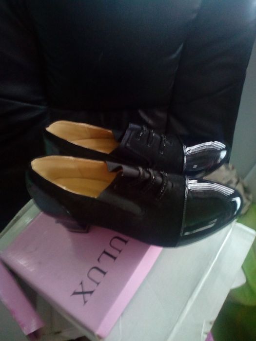 Vind pantofi ocazie
