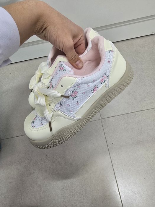 Весенние кроссовки