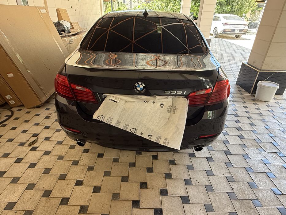 Бампер на Бмв r10 комплект оригинан