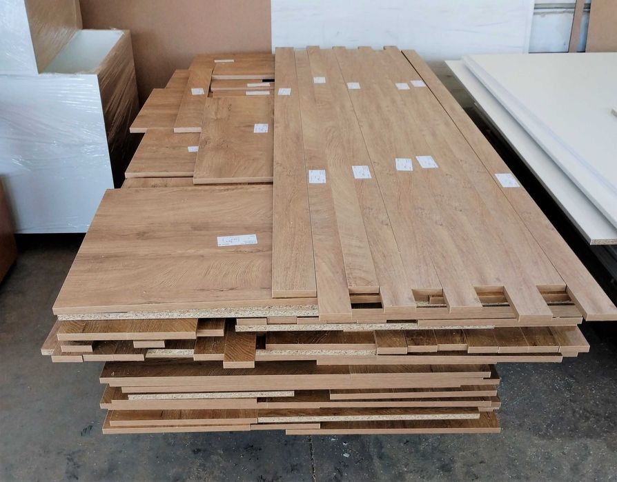 Разкрояване, кантиране и разпробиване на детайли за кухни по поръчка