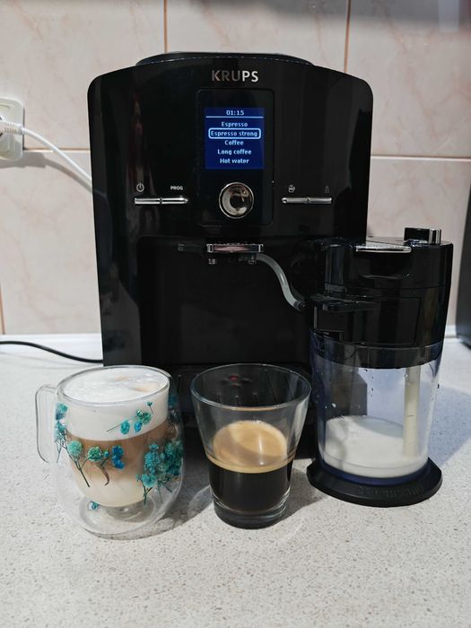Espressor automat KRUPS EA829810, 15 bari, ecran LCD, 260 g, 1,7 L