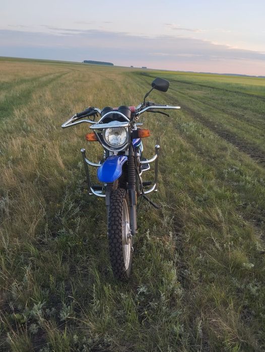 Мотоцикл Bennali200