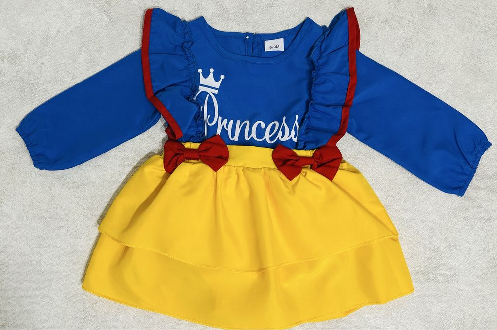 Платье на 3-6 месяцев.