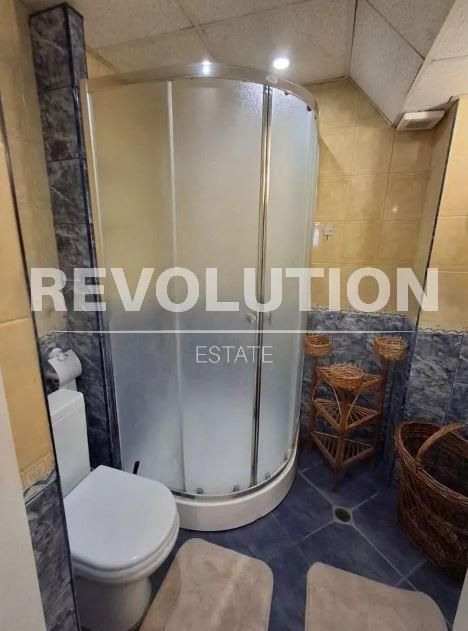 Дава се под наем Тристаен апартамент в Варна, Базар Левски - 130 кв.м за 800 € - Снимка #6