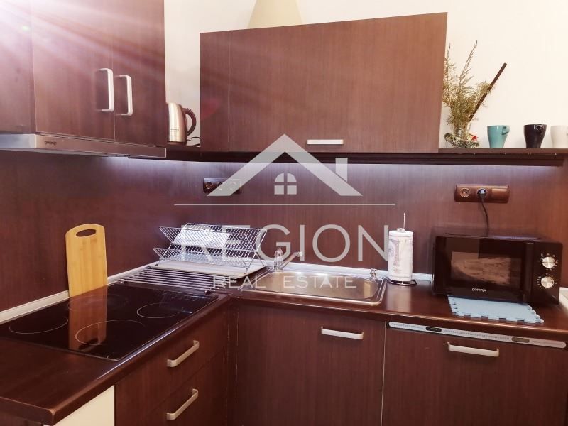 Тристаен НОВ обзаведен апартамент-Гръцка махала