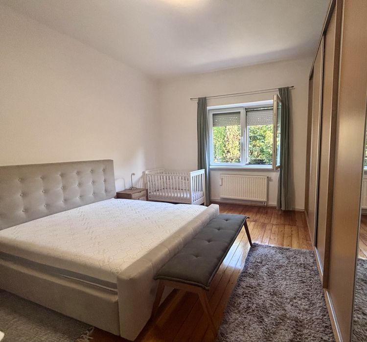 Apartament la casa zona Lupeni