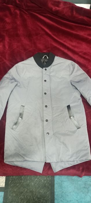 Продам куртку на подростка. 9-10 лет.