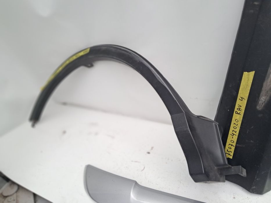 Лайсна калник Лайсна врата споилер броня Toyota Rav4 2015/2023г