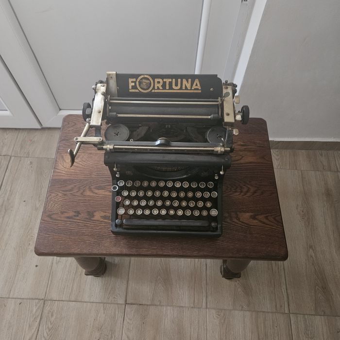 Masina de scris Fortuna antică