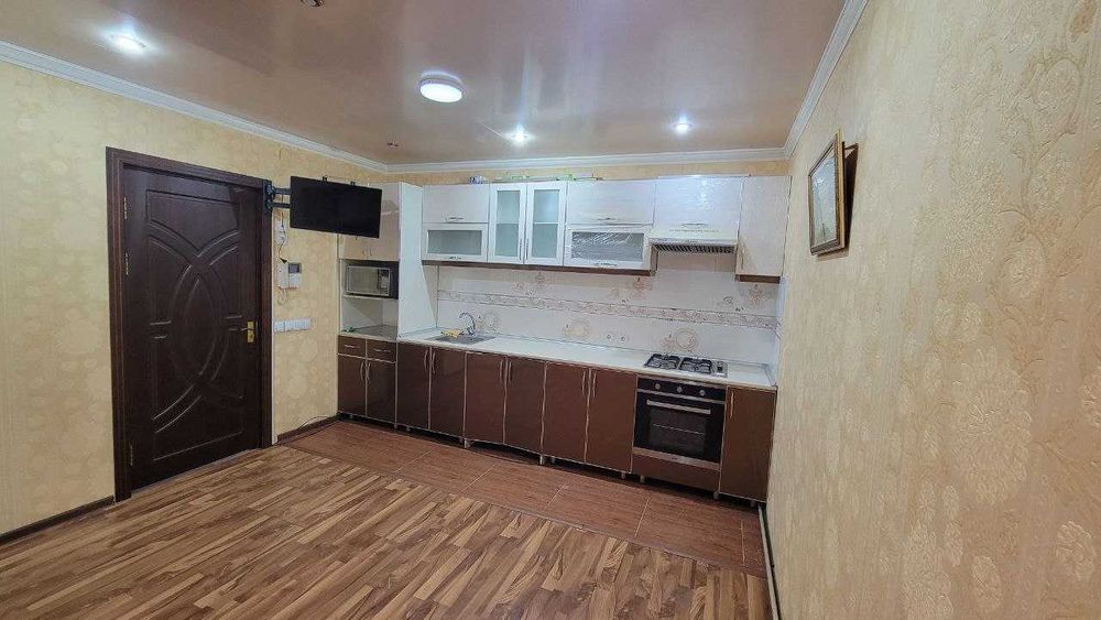 Продается срочно своя 3х комнатная квартира Нукус кинотеатр