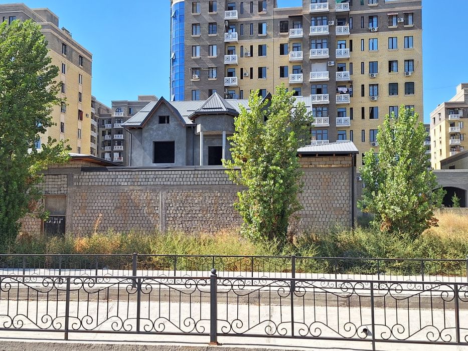 Янгихает, шокирарик мах. 5 сотик участка. Метрога 400м.