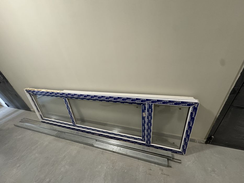 Пластиковая дверь