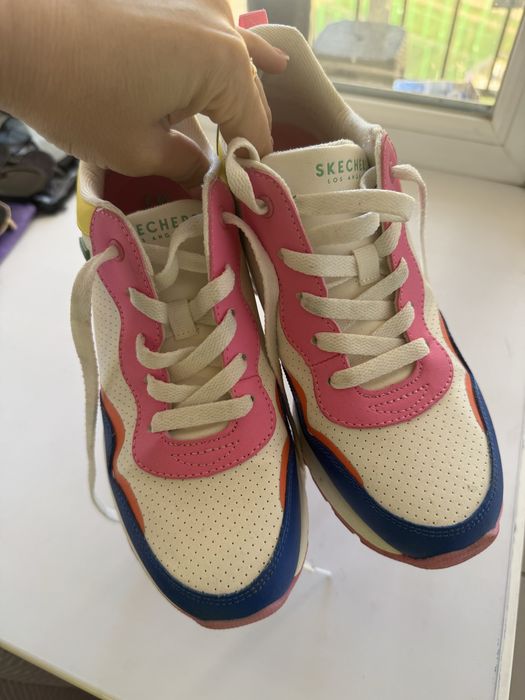 Продам кроссовки scechers