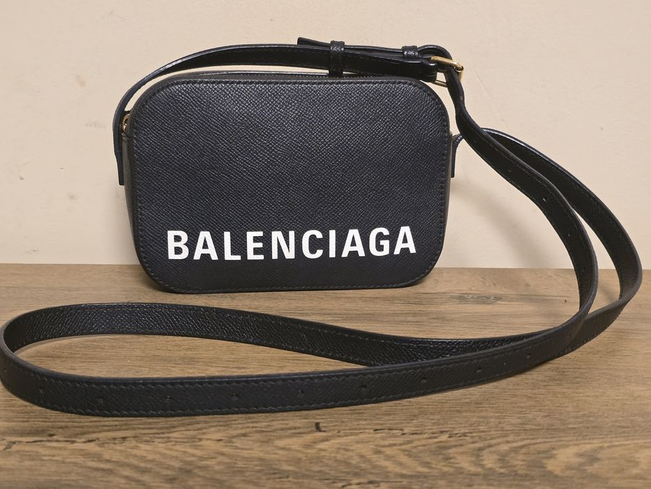 Balenciaga Black Leather XS Ville Camera Bag оригинална дамска чанта от естествена телешка кожа