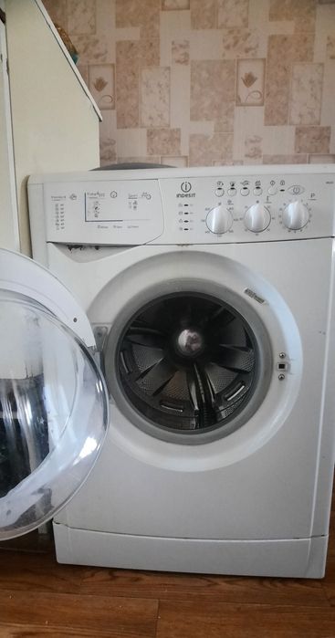 Стиральная машина Indesit WIL 85