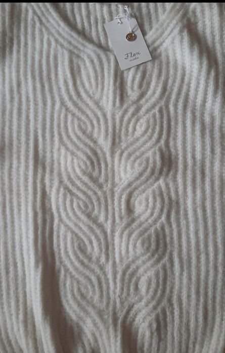 Pulover nou cu eticheta,marime universala.