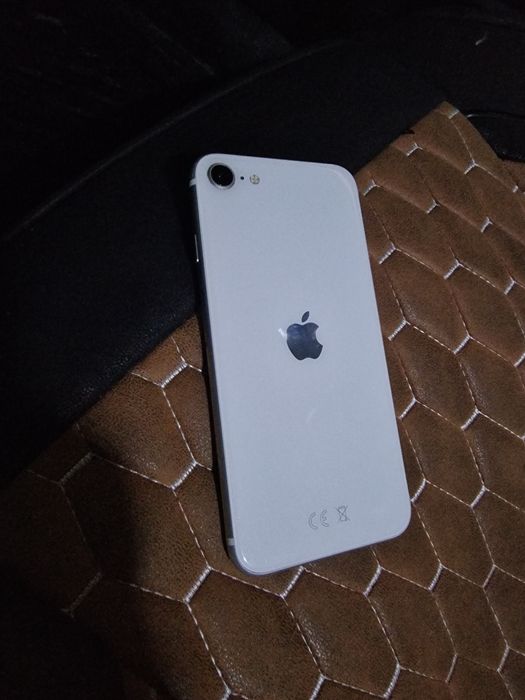 iPhone SE 2020, память 64 Гб
