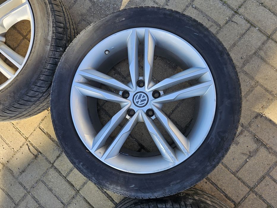 Оригинални 20 цолови джанти за VW тоарег с летни гуми