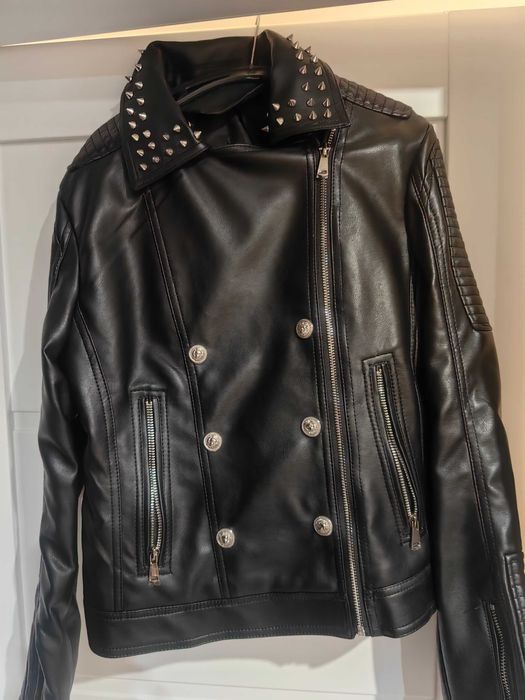 Дамско  яке с капси и ефектна яка