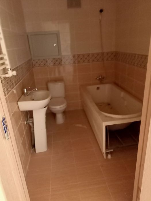 Qarshi shahrida 9-qavatda joylashgan 2 xonali uy sotiladi