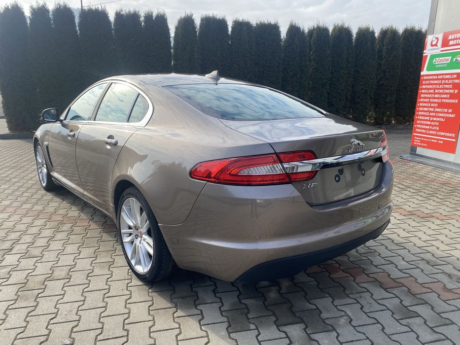 Dezmembrez / piese Jaguar XF 2.2 diesel
