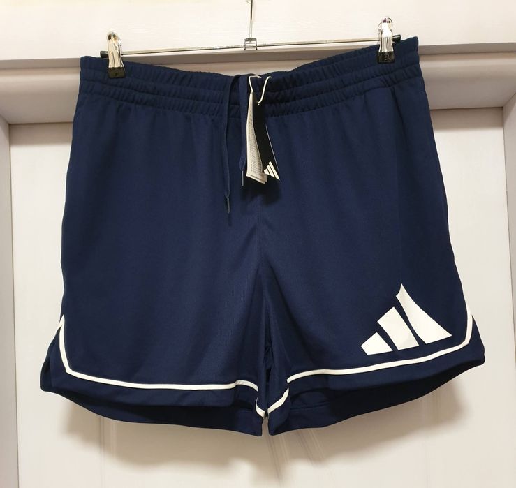 Нови със етикет.  Мъжки оригинални къси панталонки.  Adidas