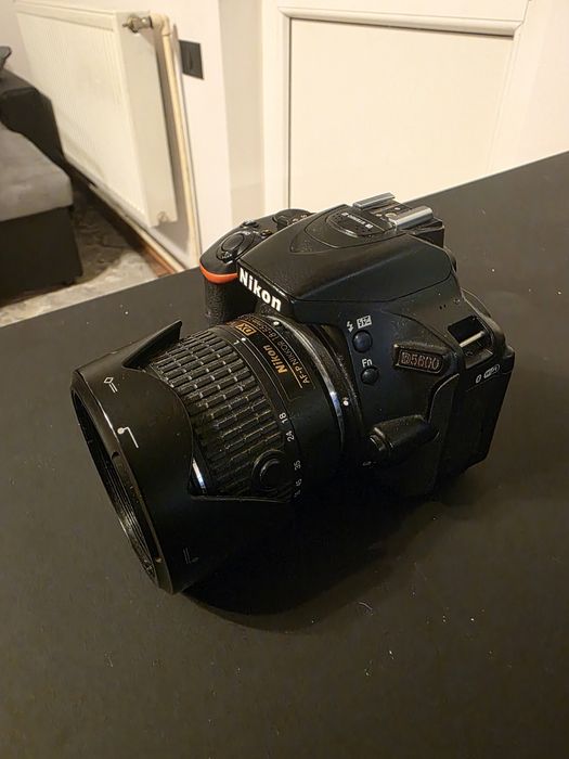 Nikon D5600 Kit (< 2000 cadre) + 768GB Carduri (512GB incl.)