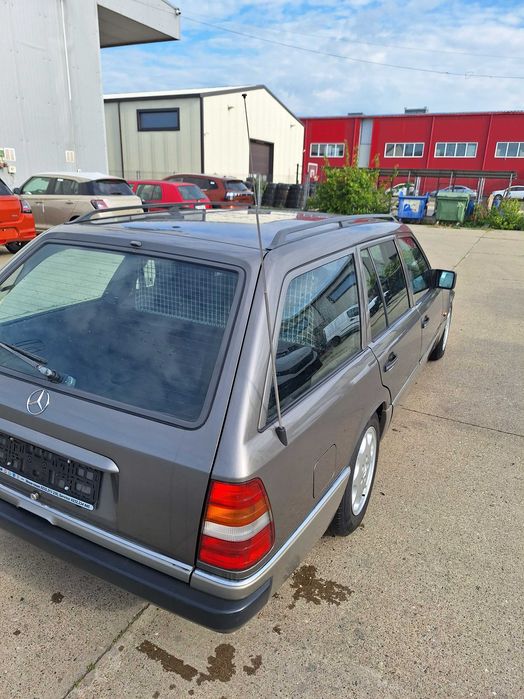 MERCEDES-BENZ E-Class 1990 — imagine 4