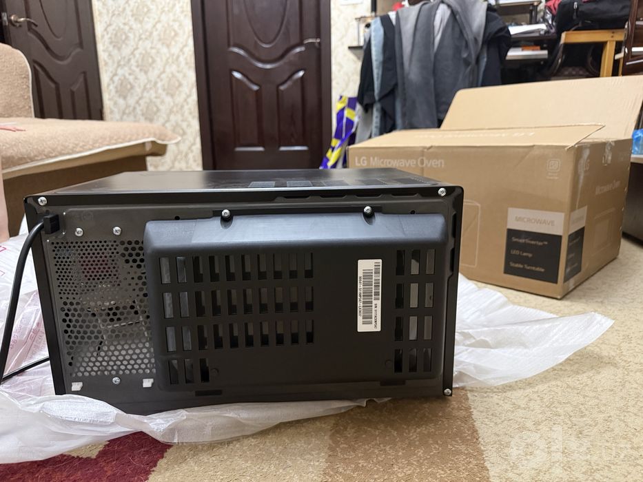 Мирковолнока LG MH6565DIS