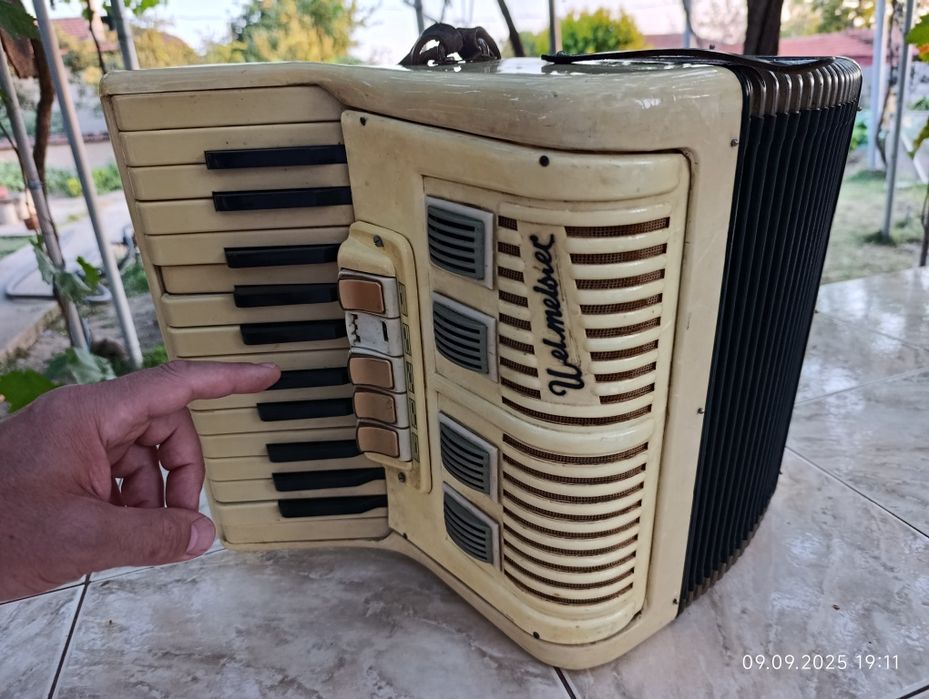 Акордеон Велмайстер Weltmeister 40 баса