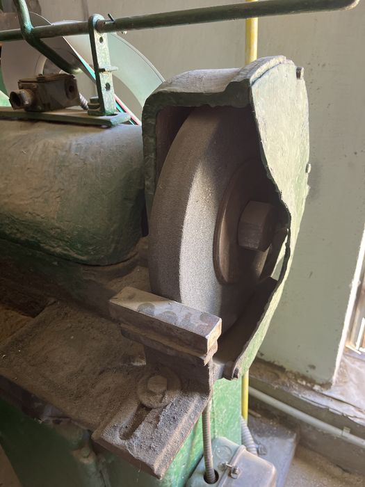 Точильно-шлифовальный станок