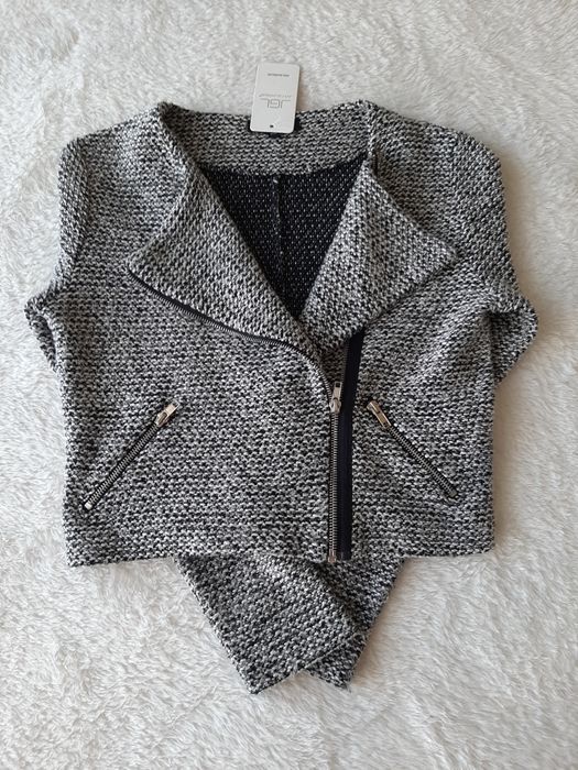 Дамско сако тип букле.